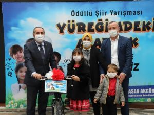 Yüreklerinde yaşattıkları Atatürk’ü şiirle anlattılar