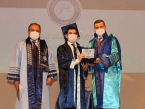 Gazi Üniversitesi Tıp Fakültesi’nde online mezuniyet heyecanı