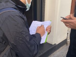 Taksim’de “sigara yasağı” denetimde ilginç anlar: “İçmiyordum kokusunu alıyordum”