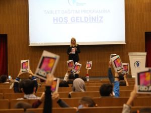 Merkezefendi Belediyesinden100 öğrenciye daha tablet desteği