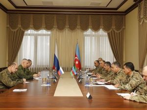 Azerbaycan Savunma Bakanı Hasanov, Rus Barış Gücü Komutanı Korgeneral Muradov ile görüştü