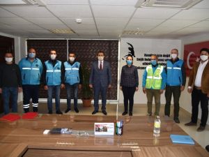 İzmir depremine ışık olan kahramanlara plaket