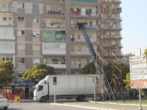 Depremzedeler 2-3 katına çıkan kira fiyatlarına tepkili
