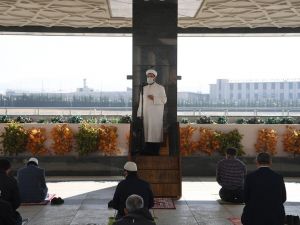 Diyanet İşleri Başkanı Erbaş, Ahmet Hamdi Akseki Camii’nde hutbe irad etti