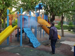 Dezenfeksiyon uygulamasında çocuk oyun grupları da unutulmuyor