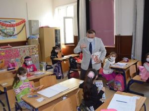 Çocuklara boyama kitabıyla korana virüs anlatıldı