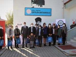 Büyükşehir’den köy okullarına kitap desteği