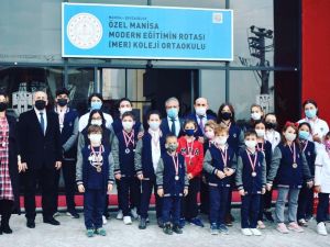 Yarışmada dereceye giren öğrenciler ödüllendirildi