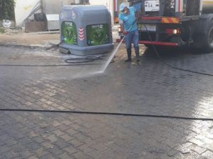Kuşadası’nda tüm cadde ve sokaklar dezenfekte ediliyor