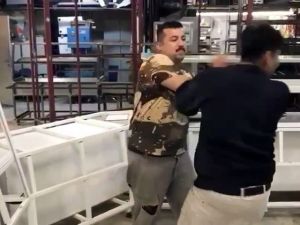 Beyin ameliyatı geçirmiş çocuğa akıl almaz şiddet