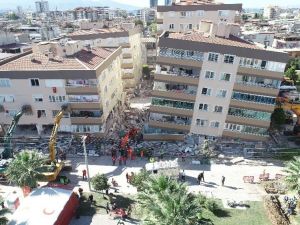 İzmir’deki depremde hayatını kaybeden Nurcan Hiçyılmaz Tosun toprağa verildi