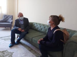 Başkan Soyer, Uzundere’deki konutlara yerleşen depremzedeleri ziyaret etti