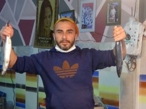 Geçen hafta 40 TL’den satılan hamsi bugün 25 TL’ye alıcı buluyor