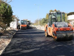 Ula’da sıcak asfalt çalışmaları devam ediyor