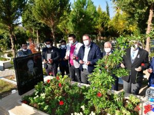 Eski Çiğli Belediyesi Başkanı Ensari Bulut, mezarı başında anıldı
