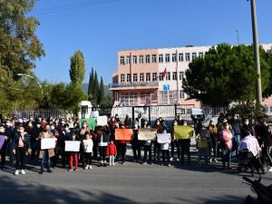 Sökeli öğrenci velileri yeni bina istiyor