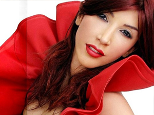 Hande Yener de Ticarete Atıldı