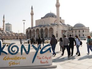 Keçiörenliler Hoşgörü Günü’nde Mevlana Türbesini gezdiler