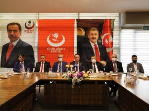 Alfatlı: "Türk askeri Azerbaycan’da barış gücü olarak kalmalı"