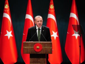 Cumhurbaşkanı Erdoğan: "Hafta sonları tedarik ve üretim zincirleri aksamayacak şekilde, saat 10.00 ile 20.00 saatleri dışında sokağa çıkma sınırlaması uygulanacak."
