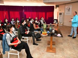 Çiğli Belediyesinin istihdama destek kursları sürüyor