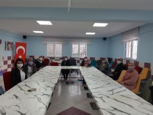 Şuhutlu kadınlar Kadın Kültür Evi’ni tanıyor