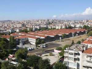 Deprem nedeniyle Buca Cezaevi boşaltıldı, mahkumlar başka cezaevlerine nakledildi