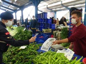 Pazar esnafı HES Kodlarının çıktısını alarak tezgahlarına kodu