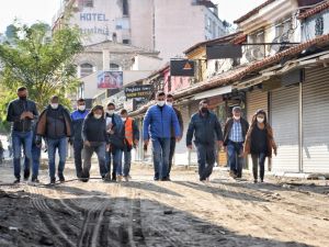 Kuşadası’nın turistik çarşıları yenileniyor