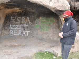 Binlerce yıllık Frig vadisi mağaralarında çirkin yazı ve şekiller