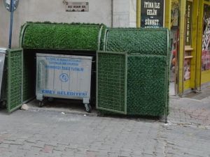 Emet’te çöp konteynerleri yeşile büründü