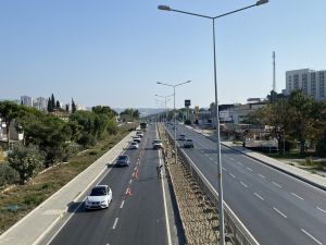 Kuşadası çevre yolu refüj ve kavşaklarda peyzaj çalışması başladı