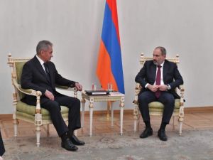 Şoygu ve Lavrov, Ermenistan Başbakanı Paşinyan ile görüştü