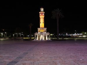 İzmir sokağa çıkma kısıtlamasıyla birlikte sessizliğe büründü