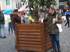 Sokağa çıkma kısıtlaması öncesi vatandaşlar restoranlara akın etti
