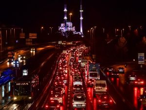 Sokağa çıkma kısıtlaması başladı, 15 Temmuz Köprüsü’nde trafik yoğunlaştı