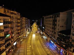 Denizli’de kısıtlamalarla beraber sokaklar sessizliğe büründü