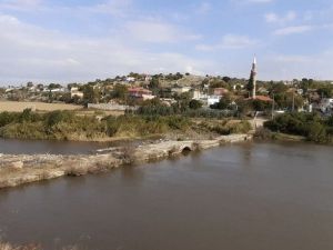 Söke Sarıkemer’deki tarihi taşköprü için doğa severler kampanya başlattı