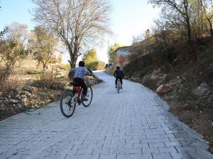 Akçapınar’ın sokakları yenilendi