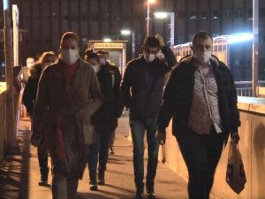 Kısıtlamanın ardından iş başı yapan vatandaşlar yollara akın etti