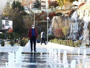 Keçiören’in renk cümbüşü: Türk Dünyası Su ve Gül Meydanı