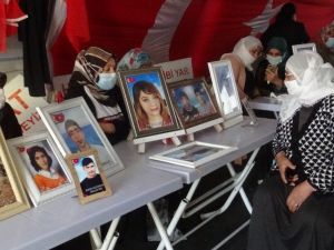 HDP önünde evlat nöbeti tutan ailelerden Arınç’a tepki