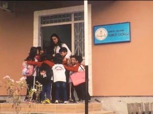 Sertab Erener’den öğretmenlere anlamlı hediye