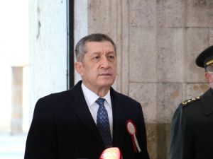 Bakan Selçuk ve öğretmenler Başöğretmen’in huzurunda
