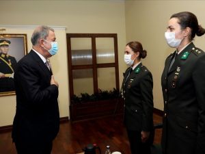 Milli Savunma Bakanı Hulusi Akar, MSB’de görevli öğretmenlerle bir araya geldi
