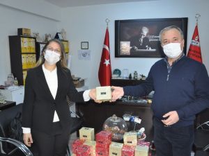 Okul müdüründen öğretmenlere sürpriz hediye