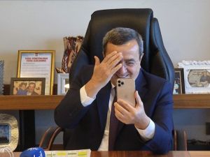 Başkan Batur’dan öğretmenine ‘pandemiye özel’ kutlama