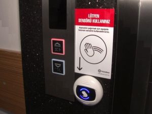 Korona virüse karşı sesli komutlu asansör