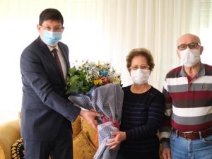 Nazilli Belediye Başkanı Özcan, güne ilkokul öğretmenini ziyaret ederek başladı