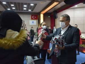 Yunusemre Belediyesi 24 Kasım’da öğretmenleri unutmadı